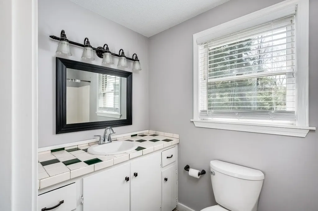 16 Meadow Lane Rochester NH 03867