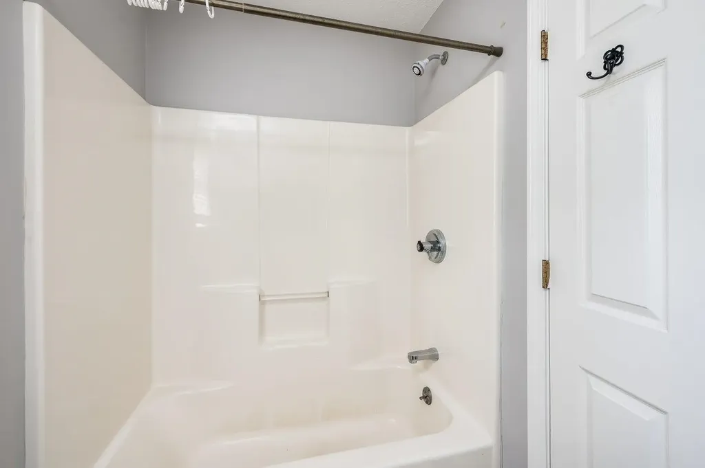 16 Meadow Lane Rochester NH 03867