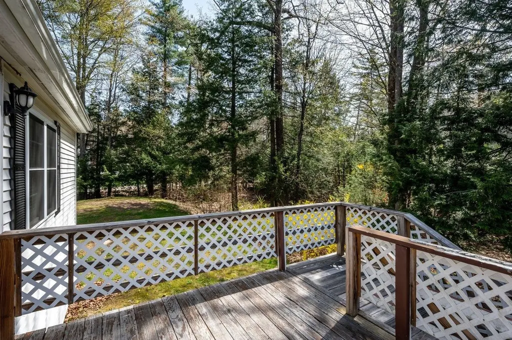 16 Meadow Lane Rochester NH 03867