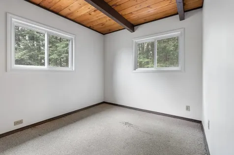 11 Turtle Bridge Crossing Hillsborough NH 03244