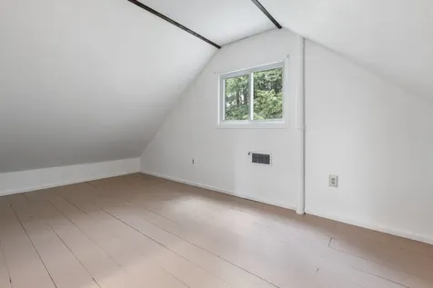 11 Turtle Bridge Crossing Hillsborough NH 03244