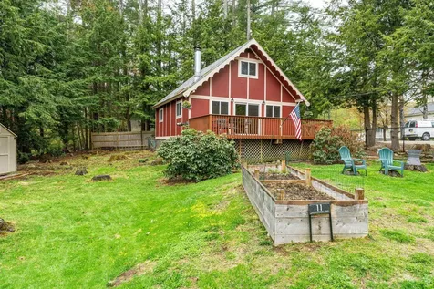 11 Turtle Bridge Crossing Hillsborough NH 03244