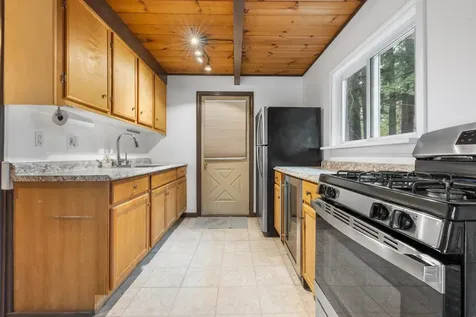 11 Turtle Bridge Crossing Hillsborough NH 03244