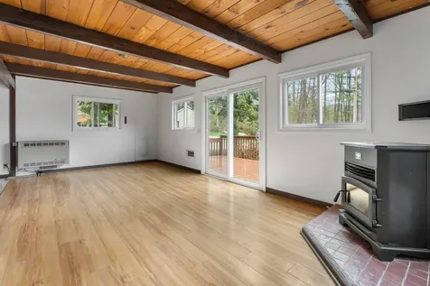 11 Turtle Bridge Crossing Hillsborough NH 03244