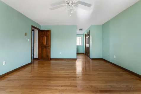 534 Hooksett Road Auburn NH 03032