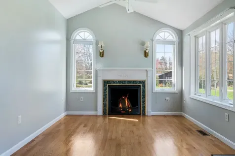 534 Hooksett Road Auburn NH 03032