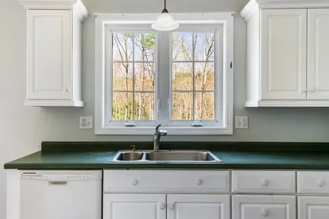 534 Hooksett Road Auburn NH 03032