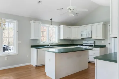 534 Hooksett Road Auburn NH 03032