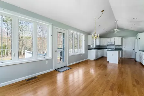 534 Hooksett Road Auburn NH 03032