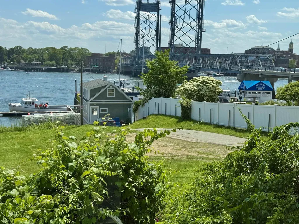 10 Island Avenue Kittery ME 03904