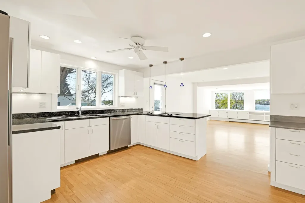 10 Island Avenue Kittery ME 03904