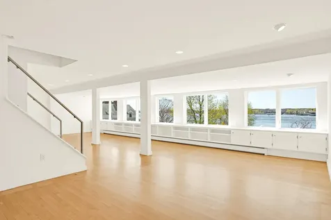 10 Island Avenue Kittery ME 03904