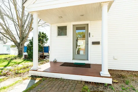 10 Island Avenue Kittery ME 03904