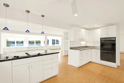 10 Island Avenue Kittery ME 03904