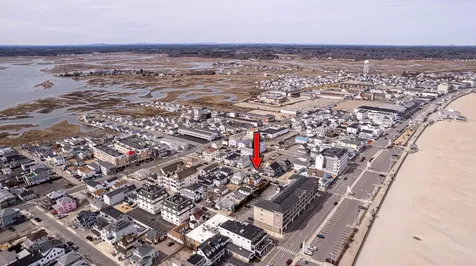 7 J Street Hampton NH 03842