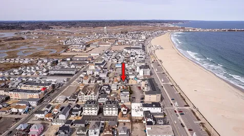 7 J Street Hampton NH 03842