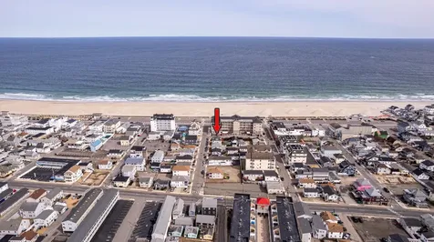 7 J Street Hampton NH 03842