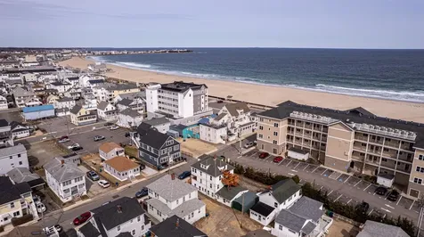 7 J Street Hampton NH 03842
