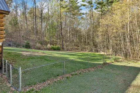 18 Wallace Lane Raymond NH 03077