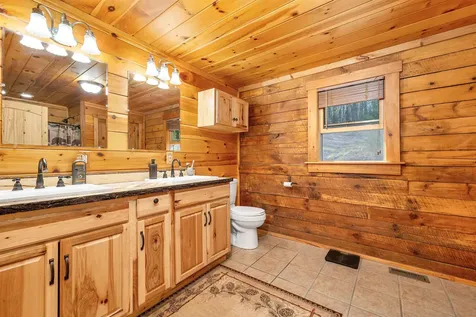 18 Wallace Lane Raymond NH 03077