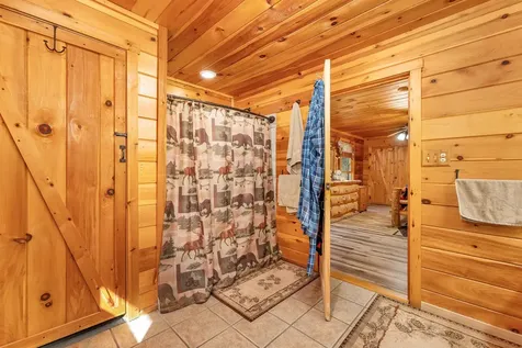 18 Wallace Lane Raymond NH 03077