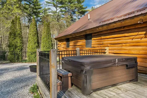 18 Wallace Lane Raymond NH 03077