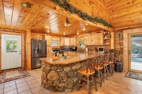 18 Wallace Lane Raymond NH 03077