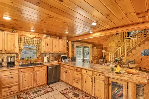 18 Wallace Lane Raymond NH 03077
