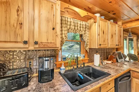 18 Wallace Lane Raymond NH 03077