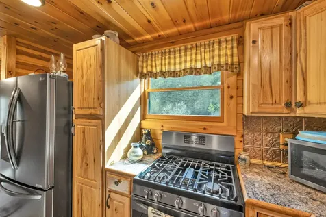 18 Wallace Lane Raymond NH 03077