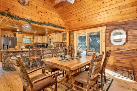 18 Wallace Lane Raymond NH 03077