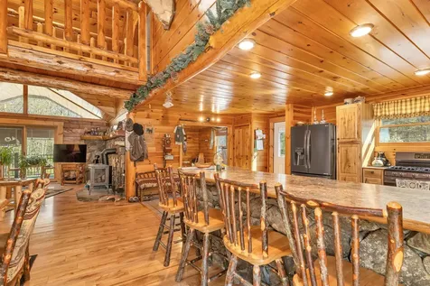 18 Wallace Lane Raymond NH 03077