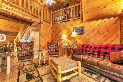 18 Wallace Lane Raymond NH 03077