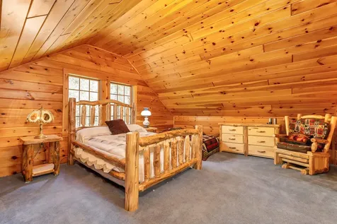 18 Wallace Lane Raymond NH 03077
