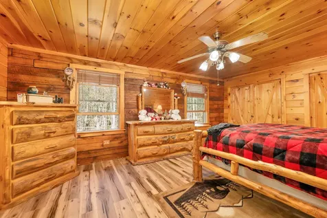 18 Wallace Lane Raymond NH 03077