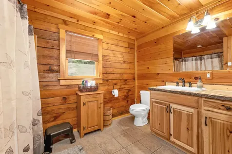 18 Wallace Lane Raymond NH 03077