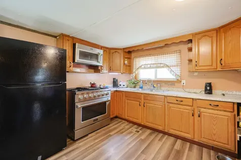 26 Evelyn Avenue Raymond NH 03077