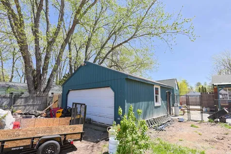 26 Evelyn Avenue Raymond NH 03077