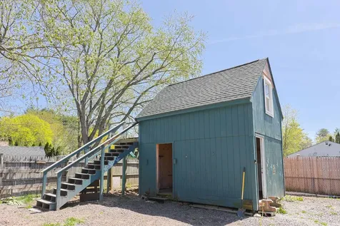 26 Evelyn Avenue Raymond NH 03077
