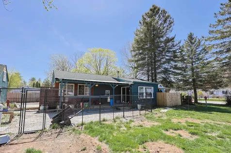 26 Evelyn Avenue Raymond NH 03077