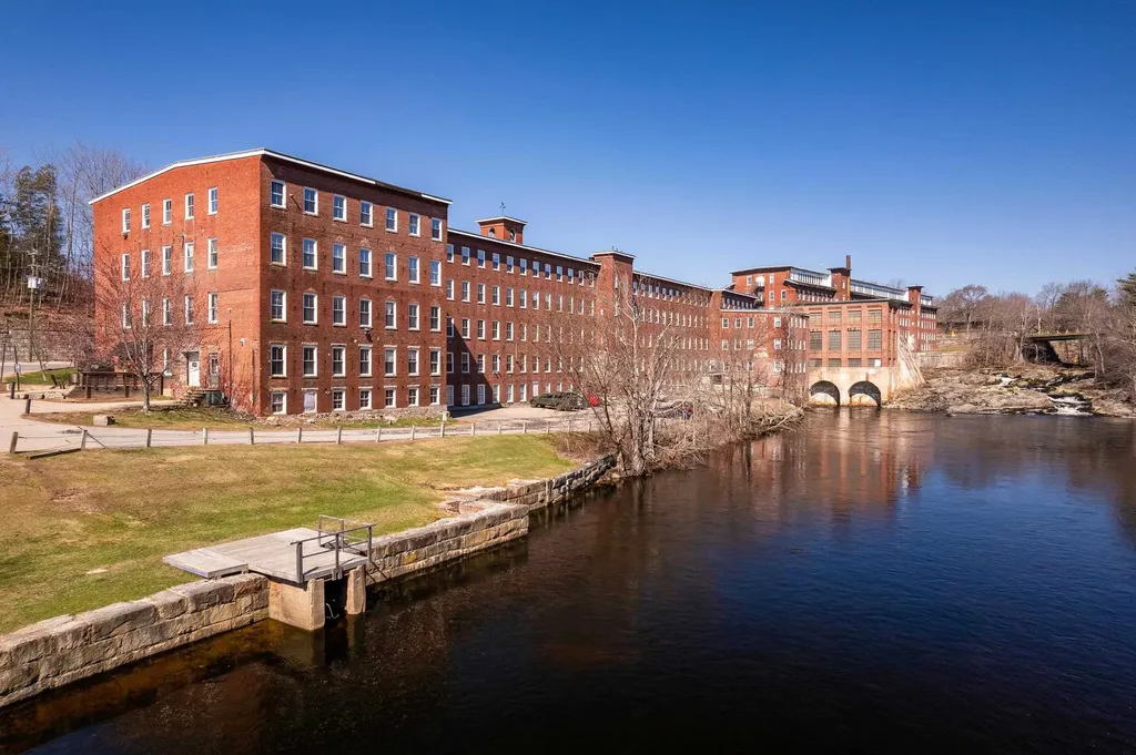 9 Front Street Rollinsford NH 03869