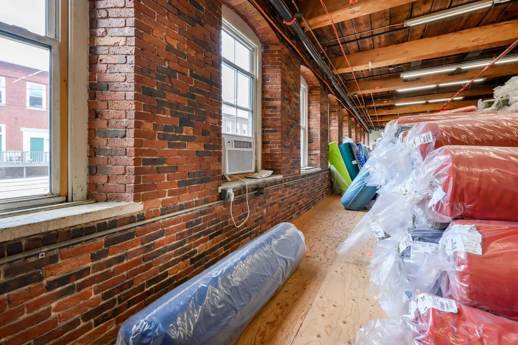 9 Front Street Rollinsford NH 03869