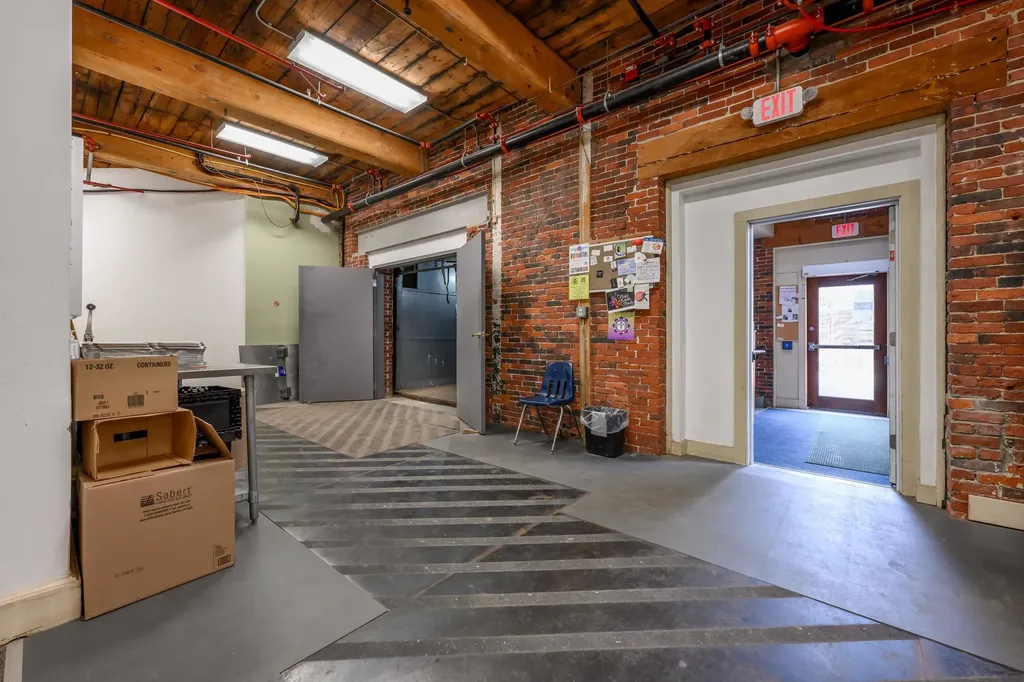 9 Front Street Rollinsford NH 03869