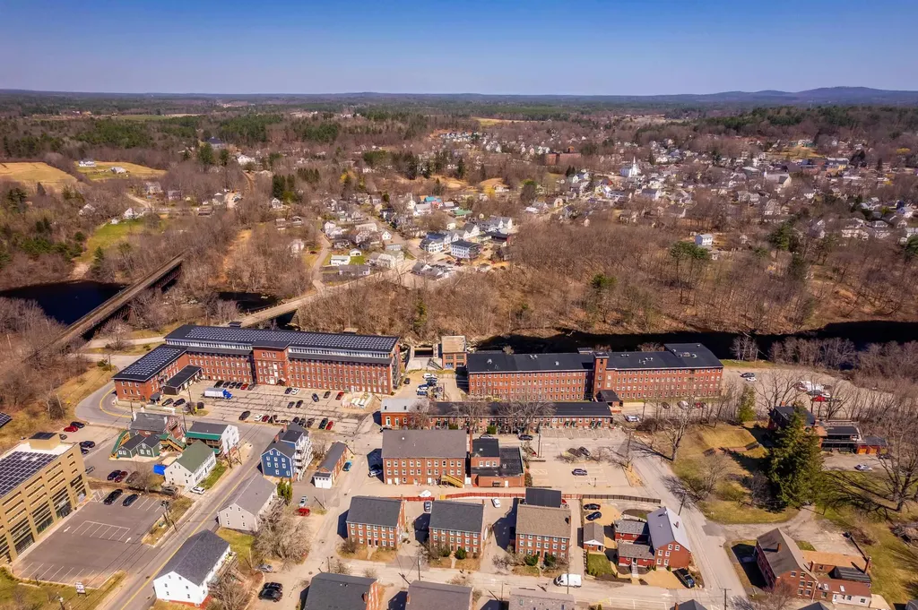 9 Front Street Rollinsford NH 03869