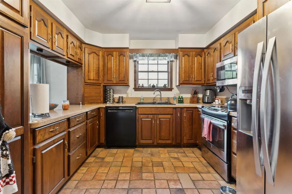 141 North Runway Road Weathersfield VT 05151