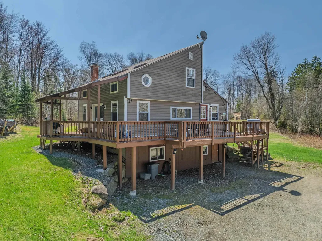 27 Hodge Road Lancaster NH 03584