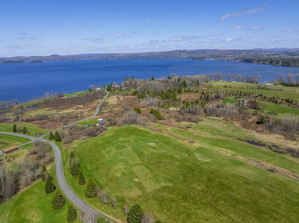 3003 Lake Road Newport Town VT 05857