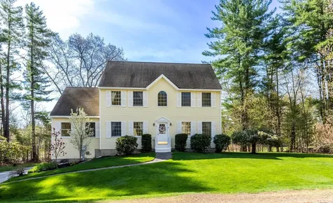 16 Grove Street Greenland NH 03840