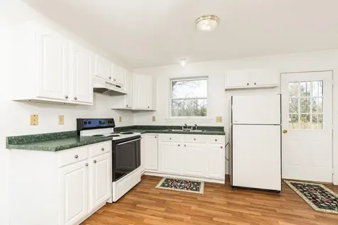 16 Grove Street Greenland NH 03840