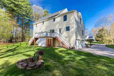 16 Grove Street Greenland NH 03840